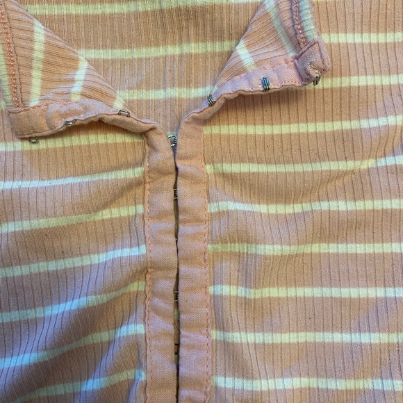 PINK AND WHITE STRIPED LONG SLEEVE FORVER 21 - Picture 2 of 3